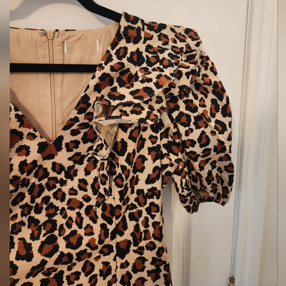 2.7 August Apparel Leopard Puff Sleeve Mini Dress Size Large? - Picture 3 of 5